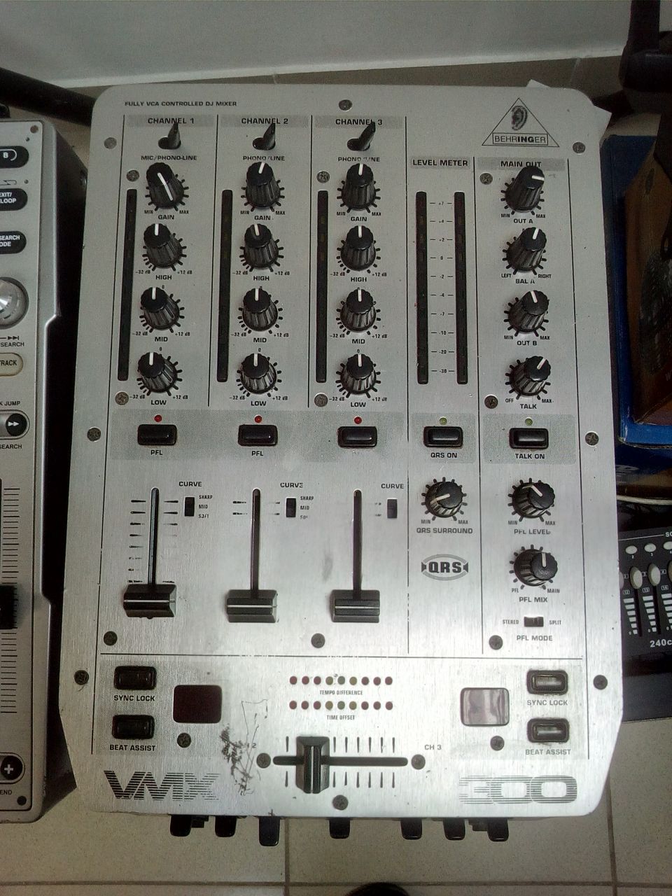 DJ-микшер Behringer VMX 300