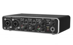 Звуковая карта Behringer UMC204HD